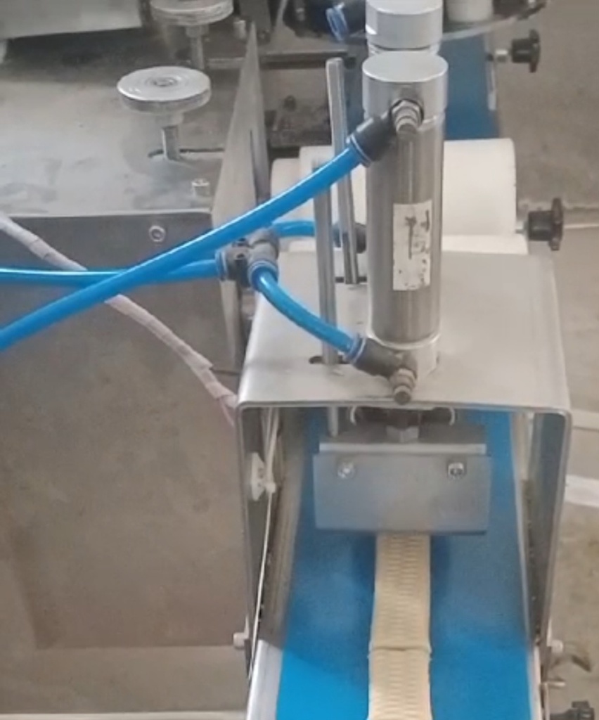 قطاعة بسكويت التمر 